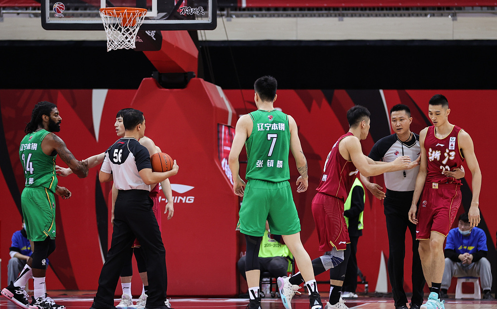 lol官方-费城76人训练开放日，窗口期更衣室发声引欢呼，全明星赛在即，更衣室氛围转暖的简单介绍